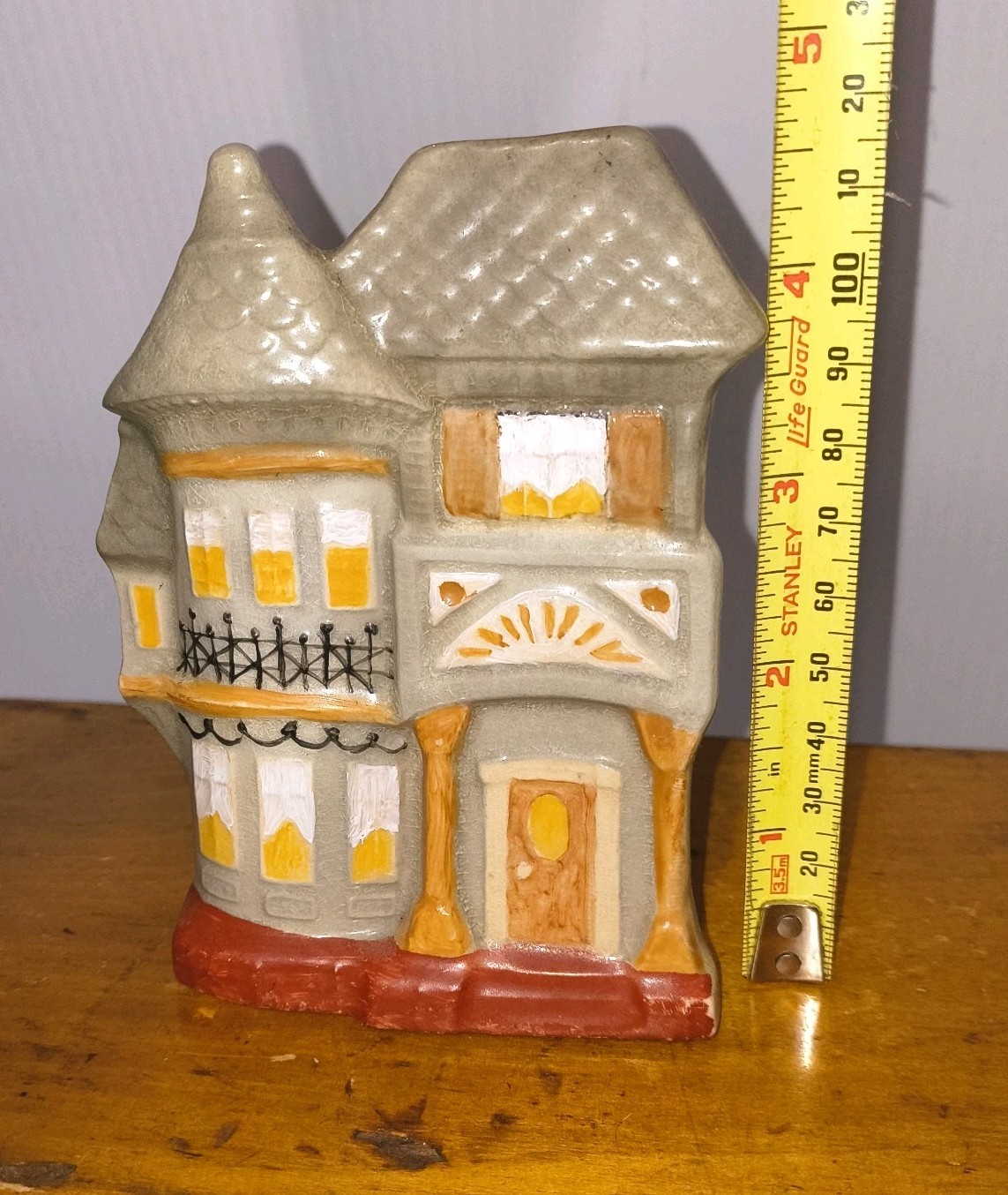 Vintage Victoria House Wall Pocket Vase 4.5″