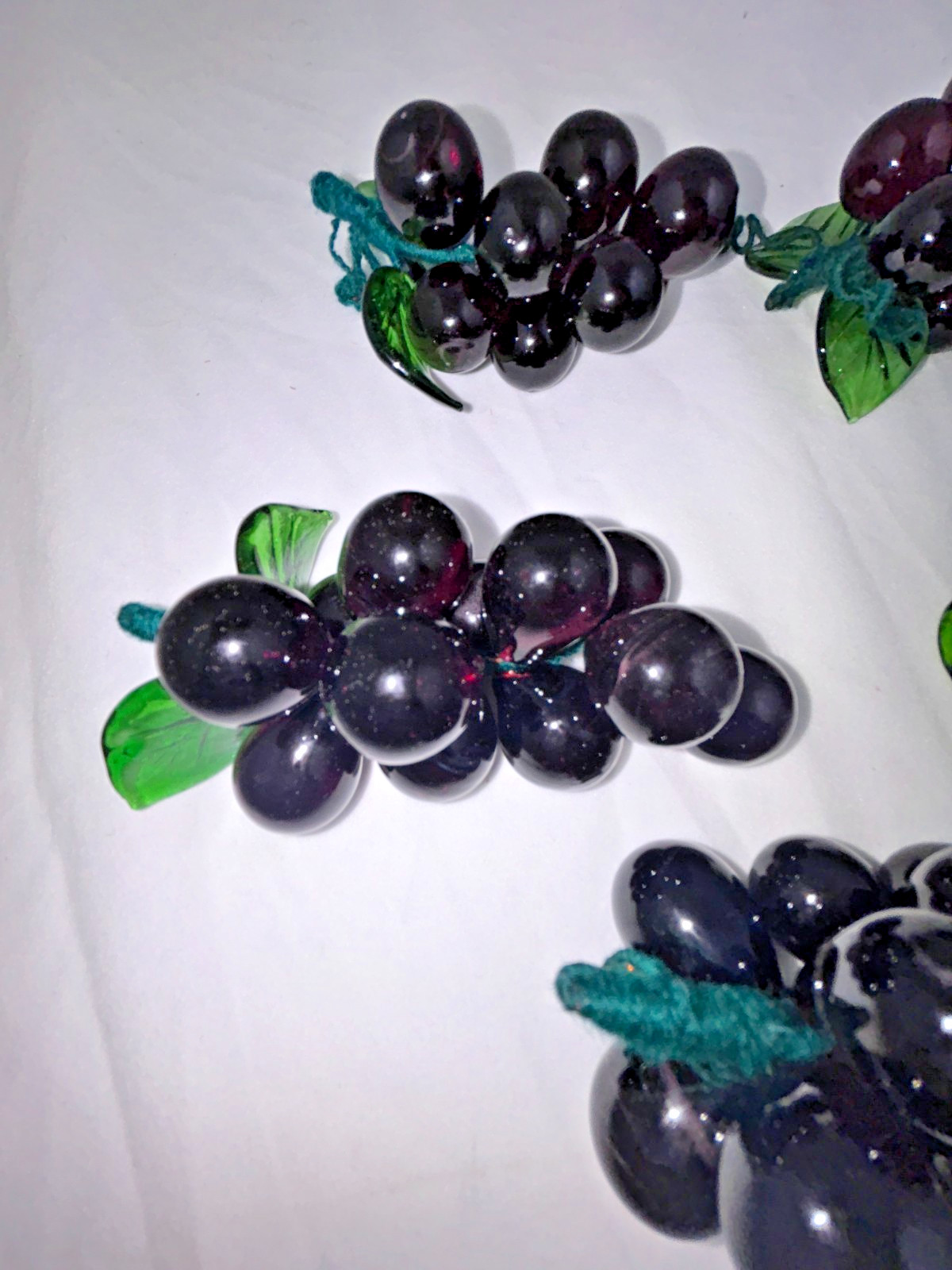 Set of 5 Handblown Glass Grape Purple 4″ Clusters Wire Wrap Green Leaves NOTE