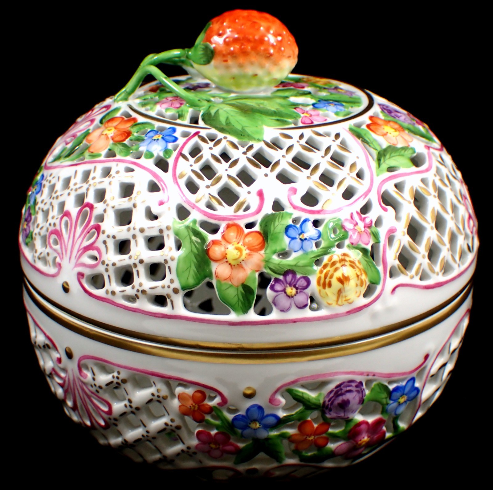 MINT Vtg Herend 6212 Reticulated Bonbonniere Openwork 6″ Box Basket w Strawberry