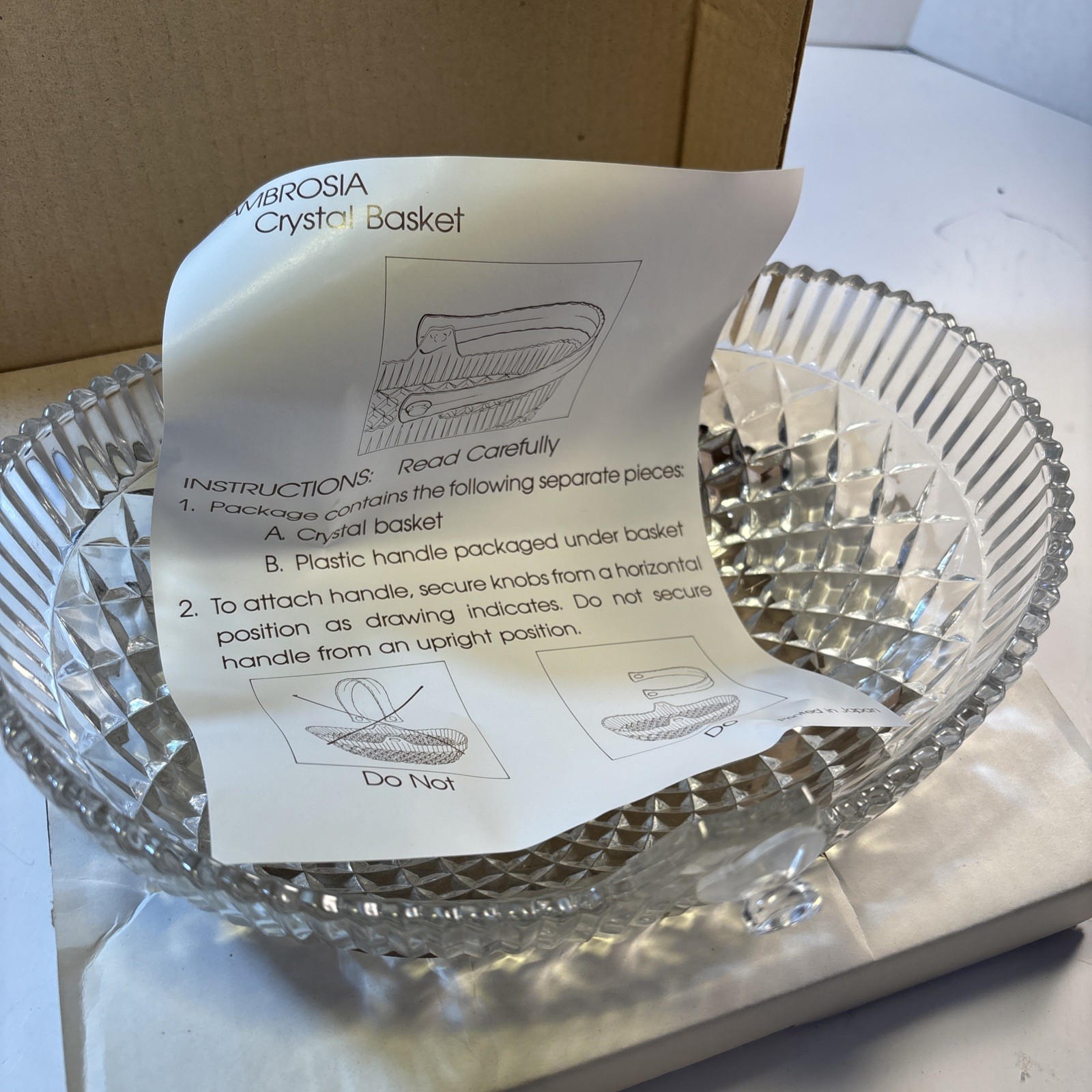 VTG NOS Home Beautiful Ambrosia Designs Crystal Basket glass Handle Table Décor