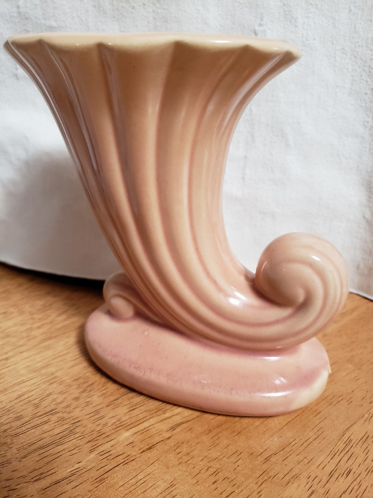 USA Art Pottery Cornucopia Flower Vase Art Deco, Peach (see photos)