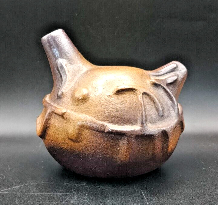 BEAUTIFUL ANDEAN EARTHENWARE VESSEL VASE GLAZED IN BROWN TONES, MARKED 1988 v/g