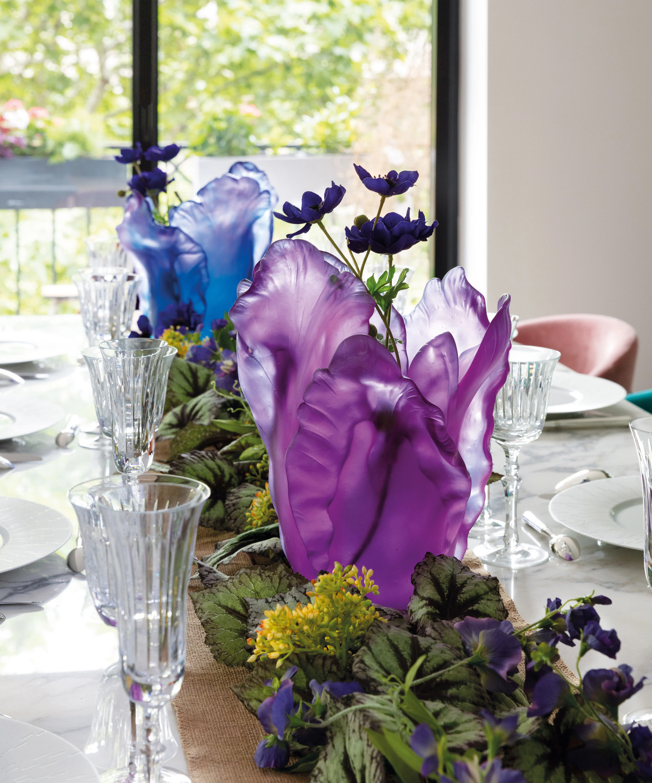 Daum Home Décor – Daum Bleu Tulipe large vase a revelation in crystal – 03574-7