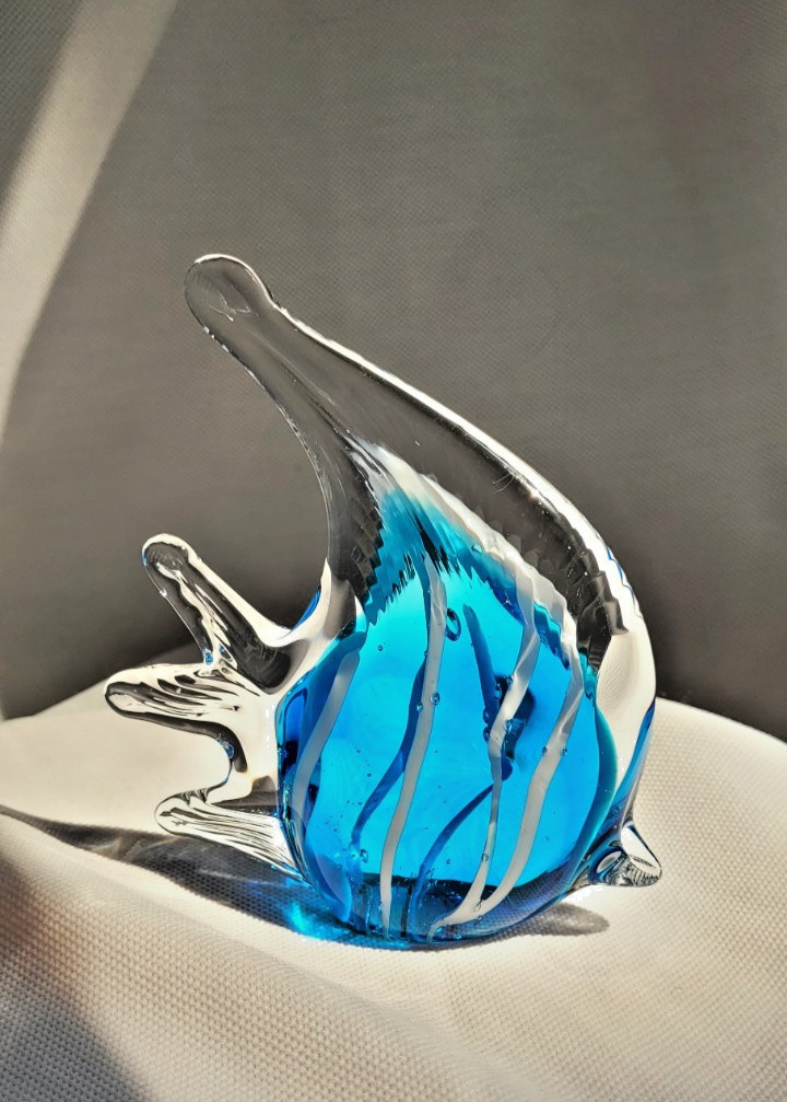 Angel Fish Suncatcher Paperweight Blue Clear Glass Figural Tabletop Decor 4.5in