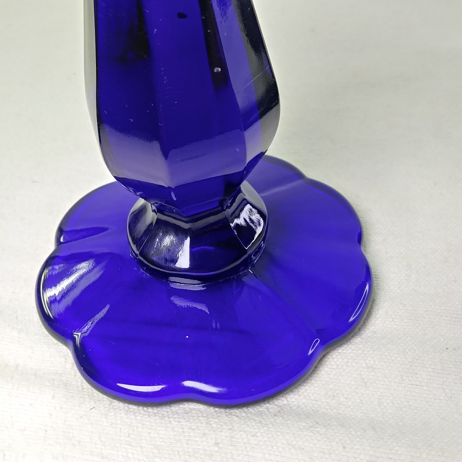 Pair Vintage Fenton Dark Cobalt Blue Glass Candlesticks 8″ Fluted Scalloped Base