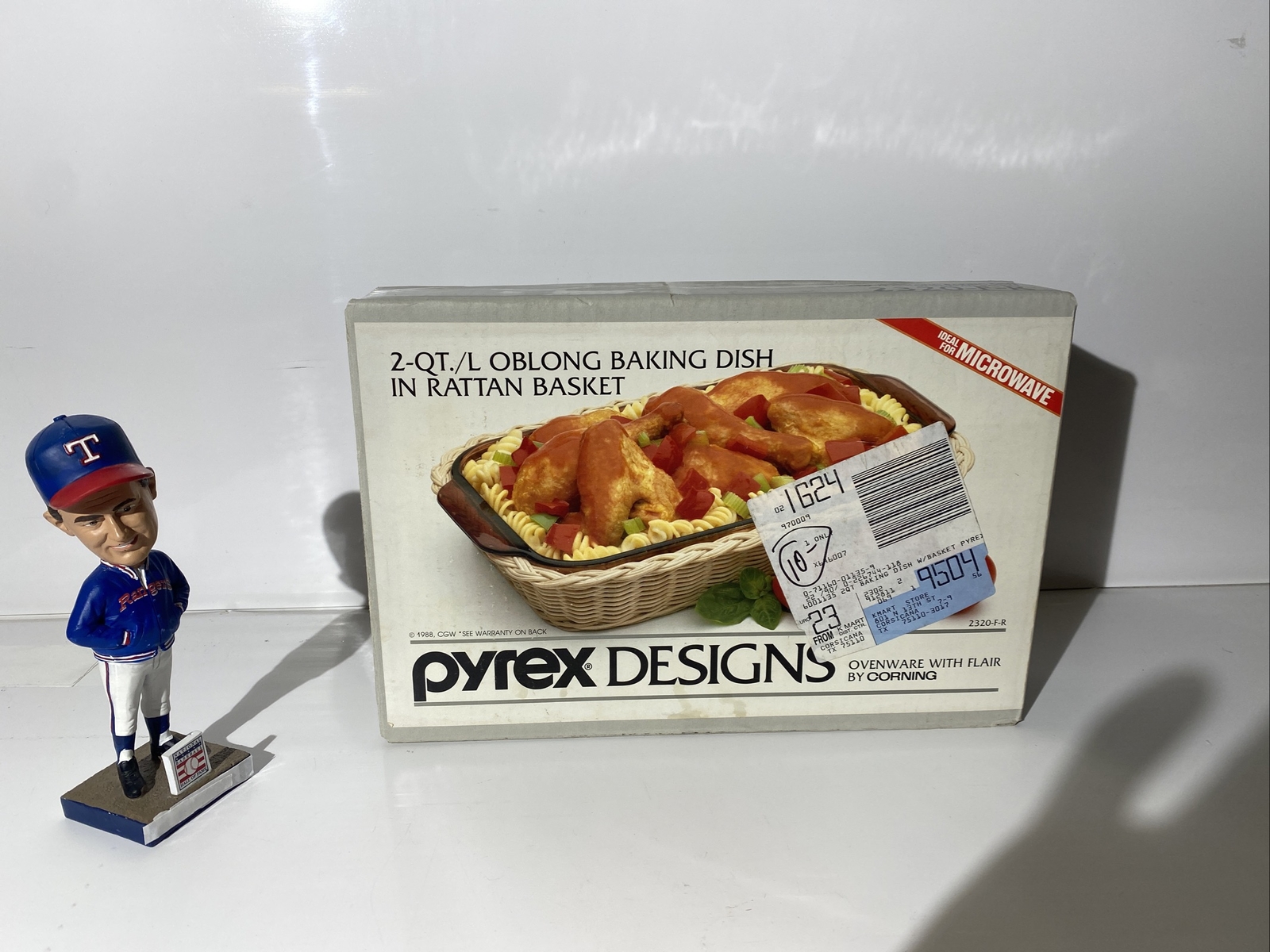 Pyrex 2Qt L Oblong Baking Dish in Rattan Basket 75yr Anniversary Ed. Brand New