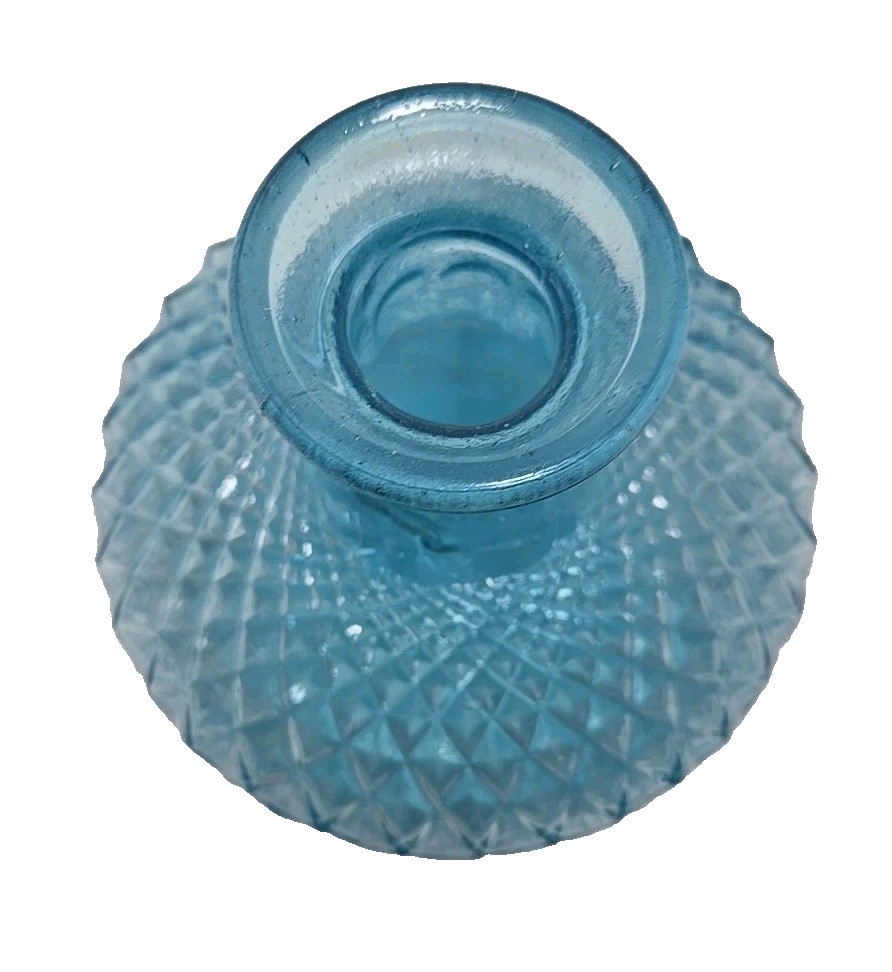​Stunning Vintage-Style Blue Diamond Point Glass Decanter with Stopper 8.5 in.