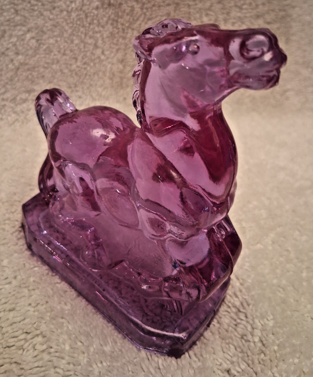 VINTAGE BOYD ART GLASS 4 IN. IMPATIENT PURPLE JOEY HORSE FIGURINE