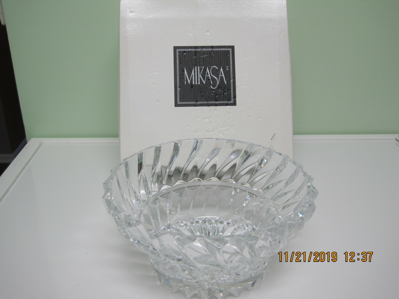 Mikasa Rainier SW020/723 swirl cut 9” Round crystal bowl. Discontinued