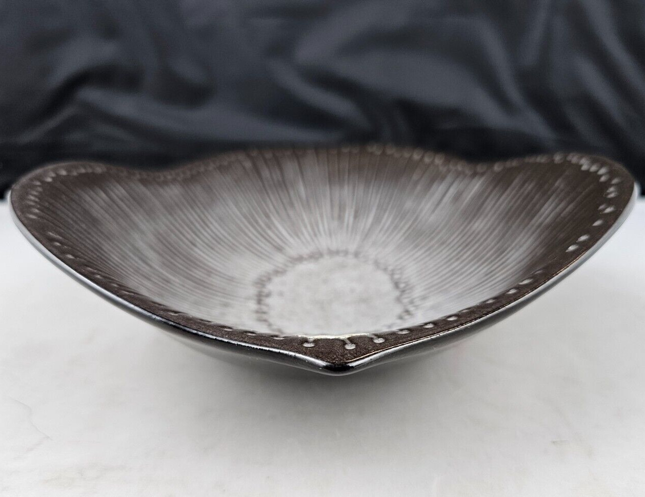 Upsala Ekeby Sweden #5105 Hjördis Oldfors Delfin 1957 Linear Gray Leaf Bowl 25cm