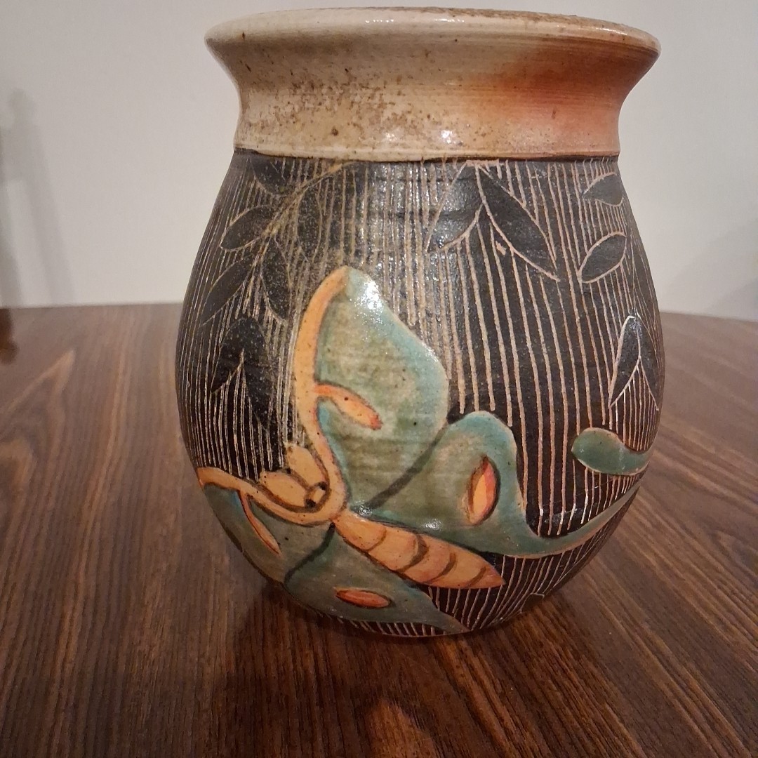 Nicaraguan Jardanaire Hand Crafted Etched Art Pottery Vase Luna Moon Moth 6”