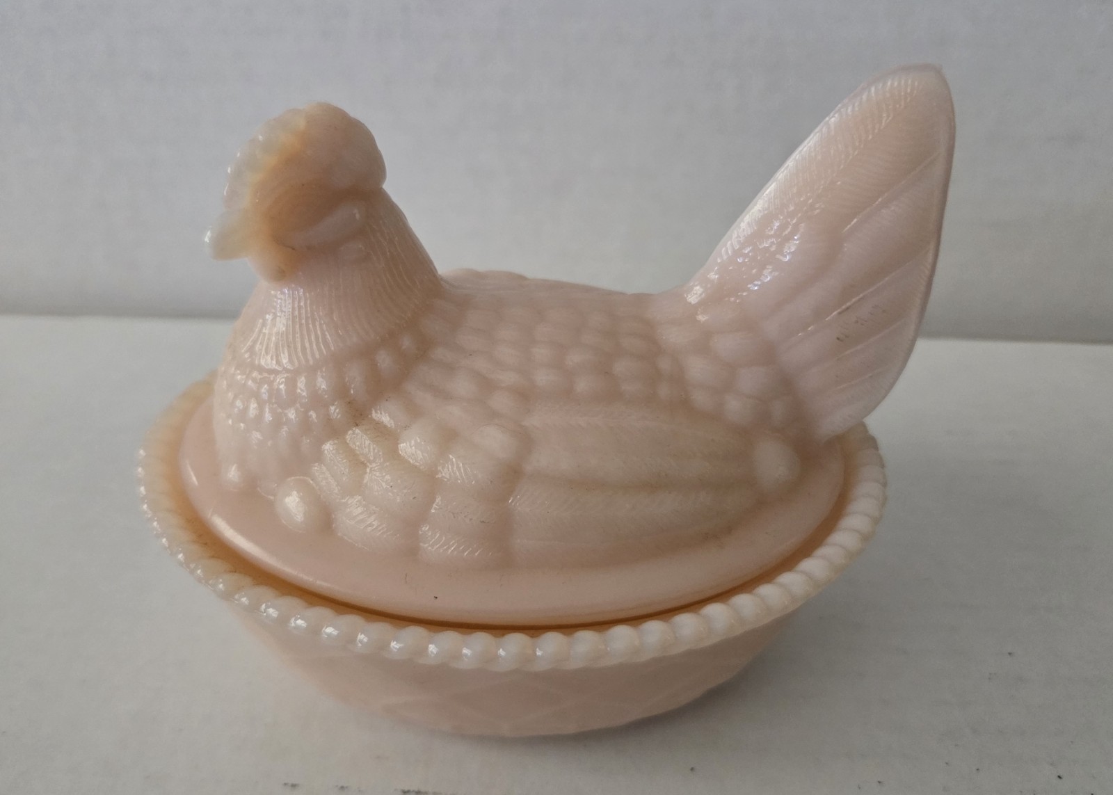 Westmoreland Hen Rooster On Nest Pale Pink Salmon Peach Milk Glass 5.5” Exc Cond