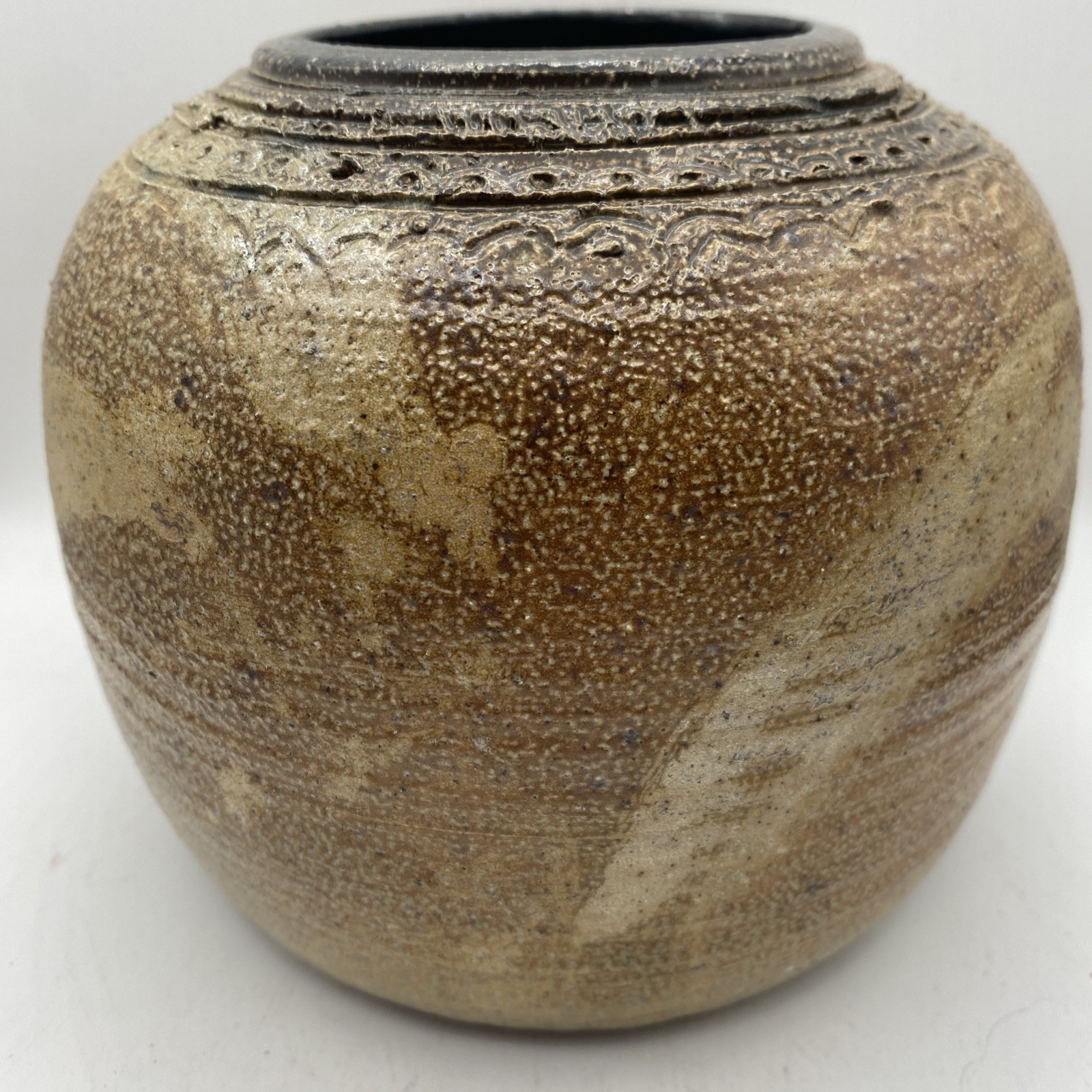 Bizen Ware Clay Pottery Vase/Urn Detailed Edge Signed 5.5”T 6”W 3 Lbs Very Cool