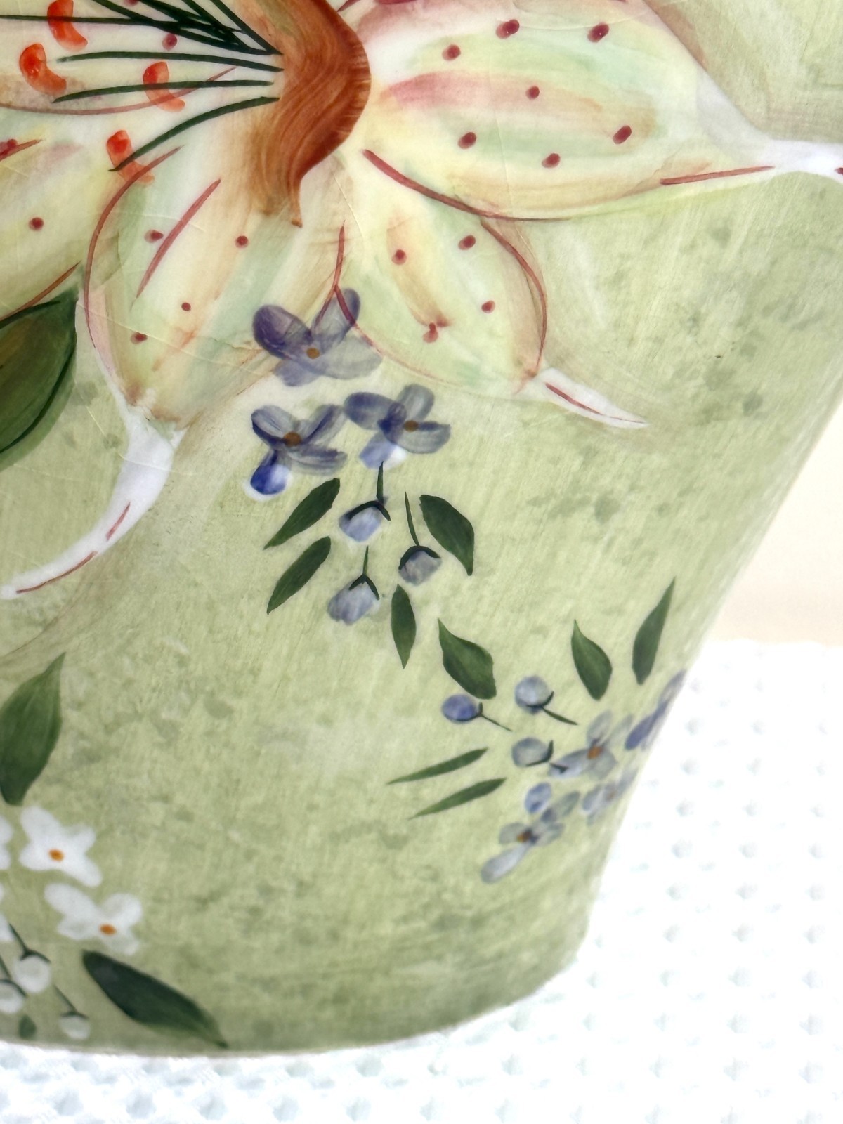 Inspirado Stonelite Tall Heart Shaped Hand Painted Vase with Tiger Lilies #609