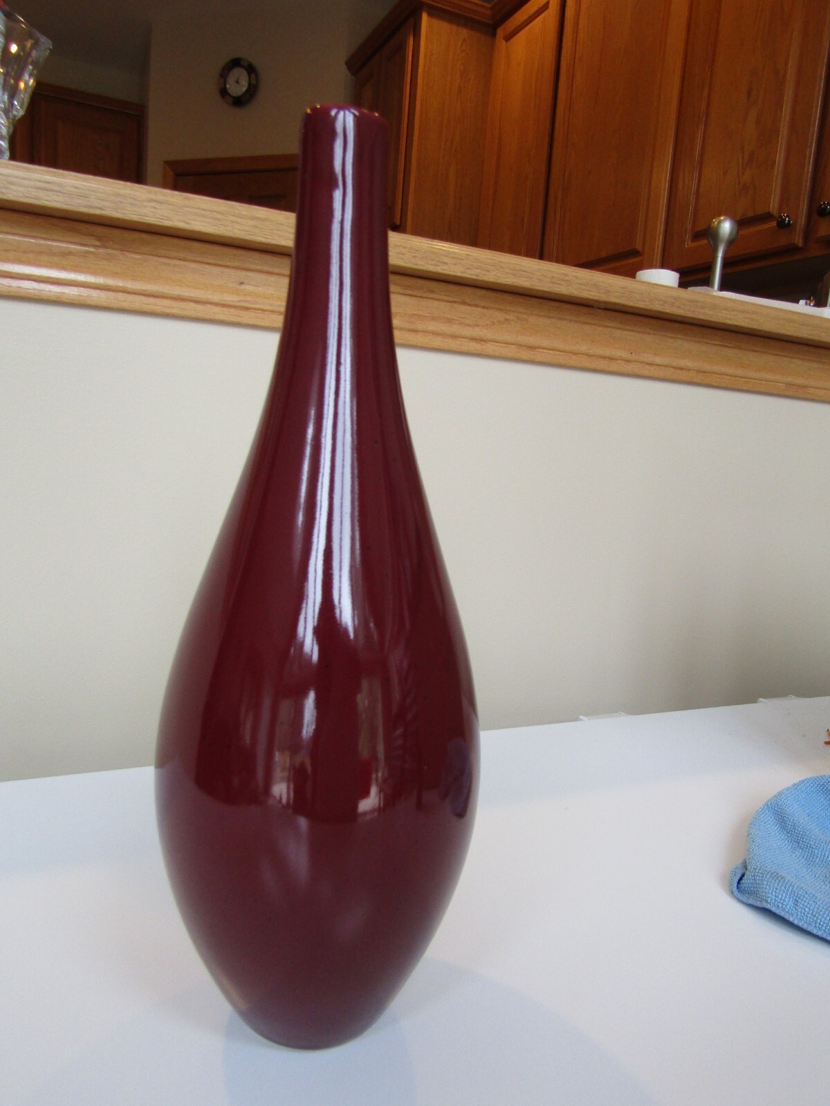 ROYAL HAEGER 2004 – 14 INCH TALL WIDE BOTTOM NARROW TOP VASE – DARK RUBY RED