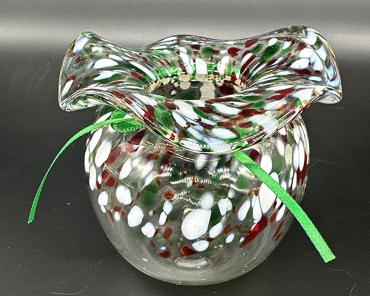 Holiday Christmas Art Glass Vase 3″ Red Green Ruffled Edge Signed Anne Schmidt