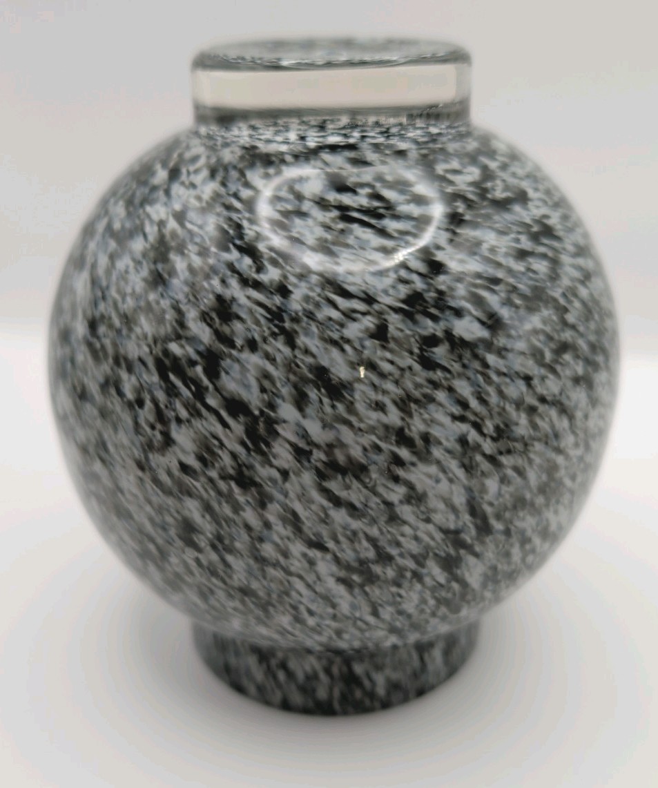 Modern Home Decor Accent Unsigned Black & White Confetti Glass Vase Aprx 5.5 In
