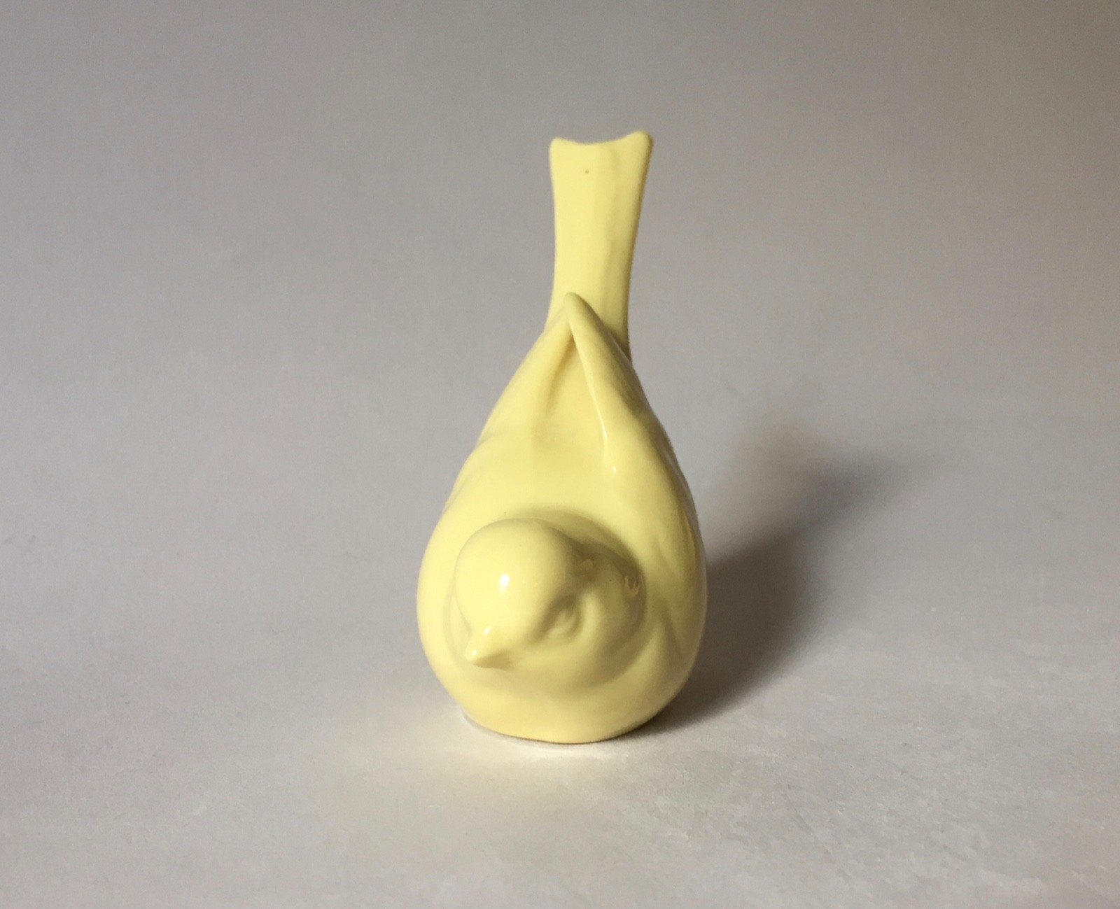 DARLING VINTAGE LENOX 3-1/4” SMALL ROBIN FIGURINE IN DESIRABLE YELLOW-GREEN MARK