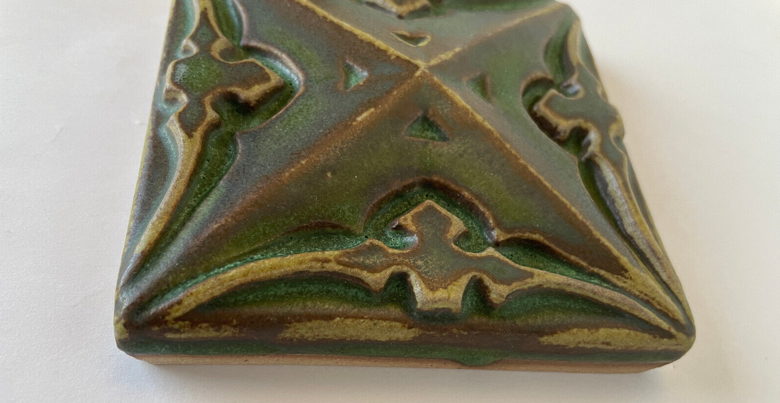 MOTAWI TILEWORKS SULLIVAN 4″ X 4″ Louis Sullivan Relief Tile Green Brown