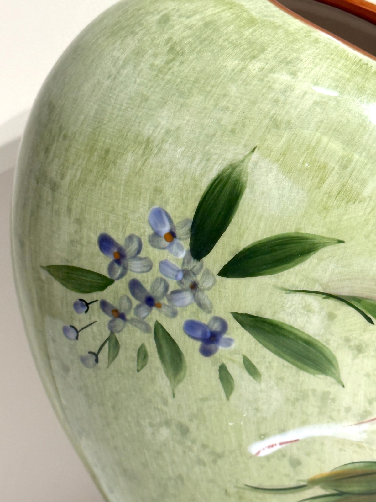 Inspirado Stonelite Tall Heart Shaped Hand Painted Vase with Tiger Lilies #609