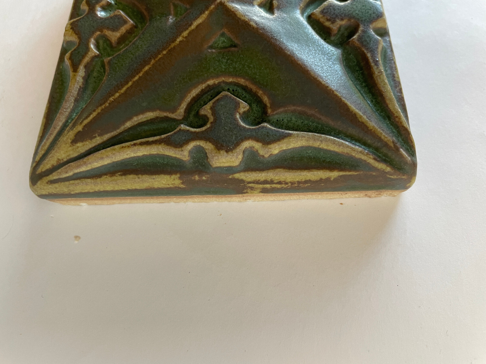 MOTAWI TILEWORKS SULLIVAN 4″ X 4″ Louis Sullivan Relief Tile Green Brown