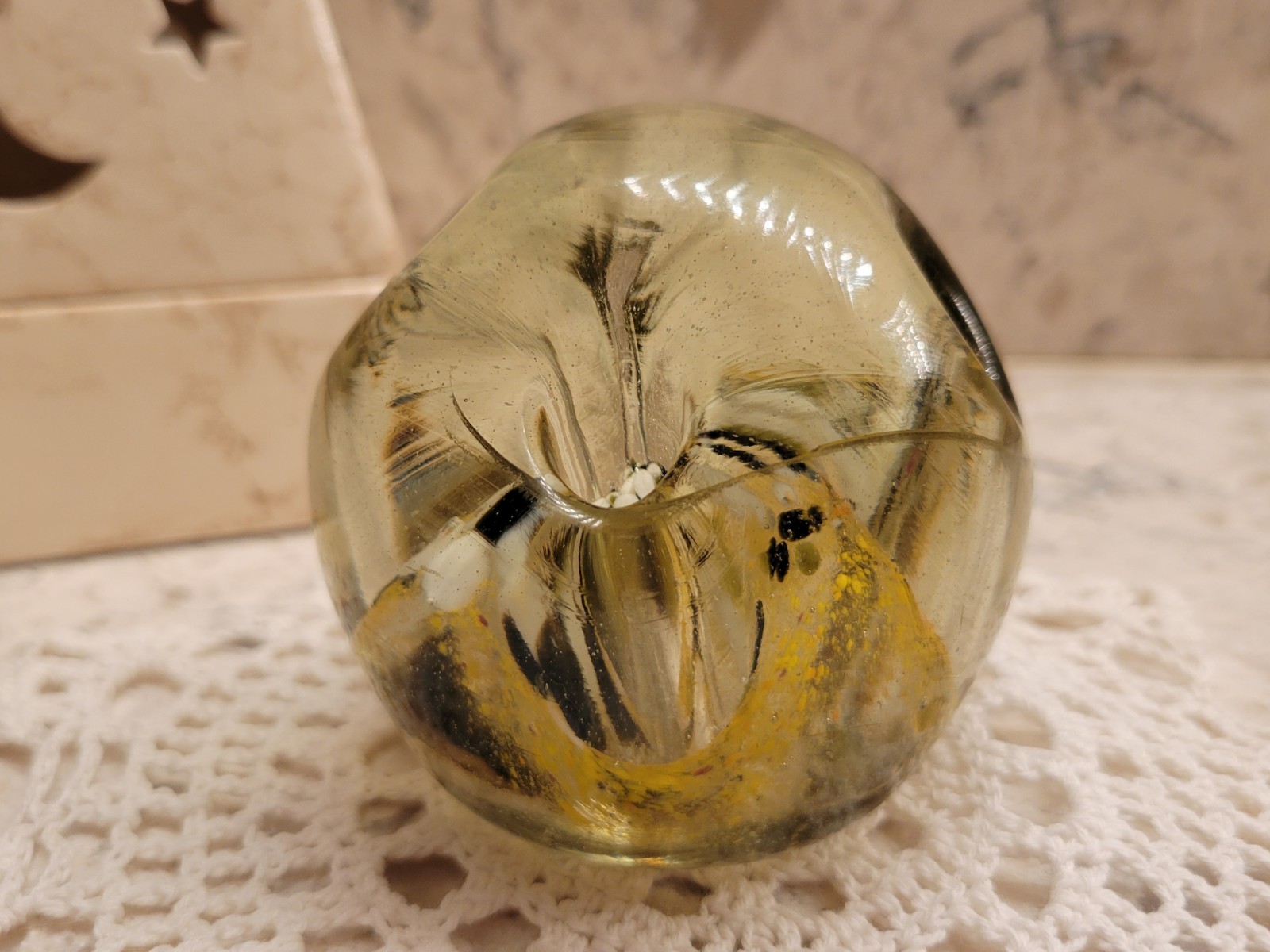 VINTAGE MURANO STYLE ART GLASS HAND BLOWN PAPERWEIGHT YELLOW WHITE BROWN SWIRLS
