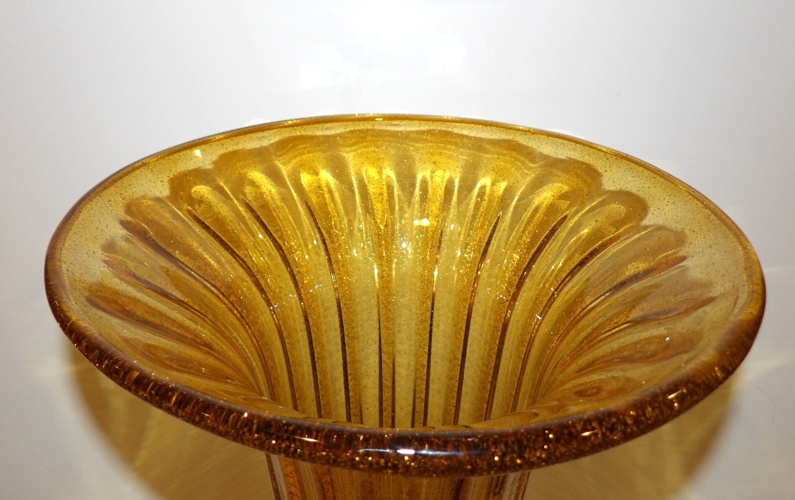 MASSIVE MURANO STYLE ART GLASS AMBER & CLEAR GOLD AVENTURINE 20″ STATEMENT VASE