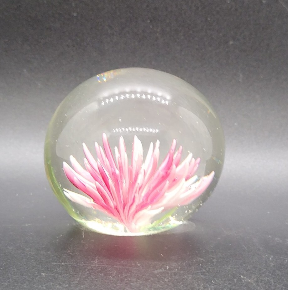 🌷 Water Lily Flower Paperweight Pink White and Green 2″ Art Glass 1980s