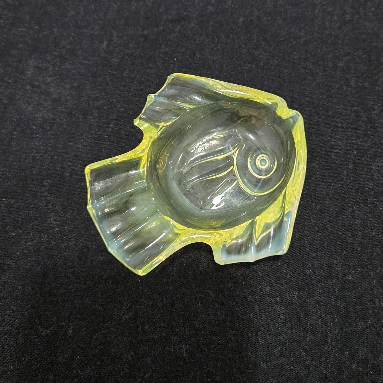 Duncan Miller Fish Ashtray Figurine 3.75″ GLOWS Uranium Canary Opalescent MCM