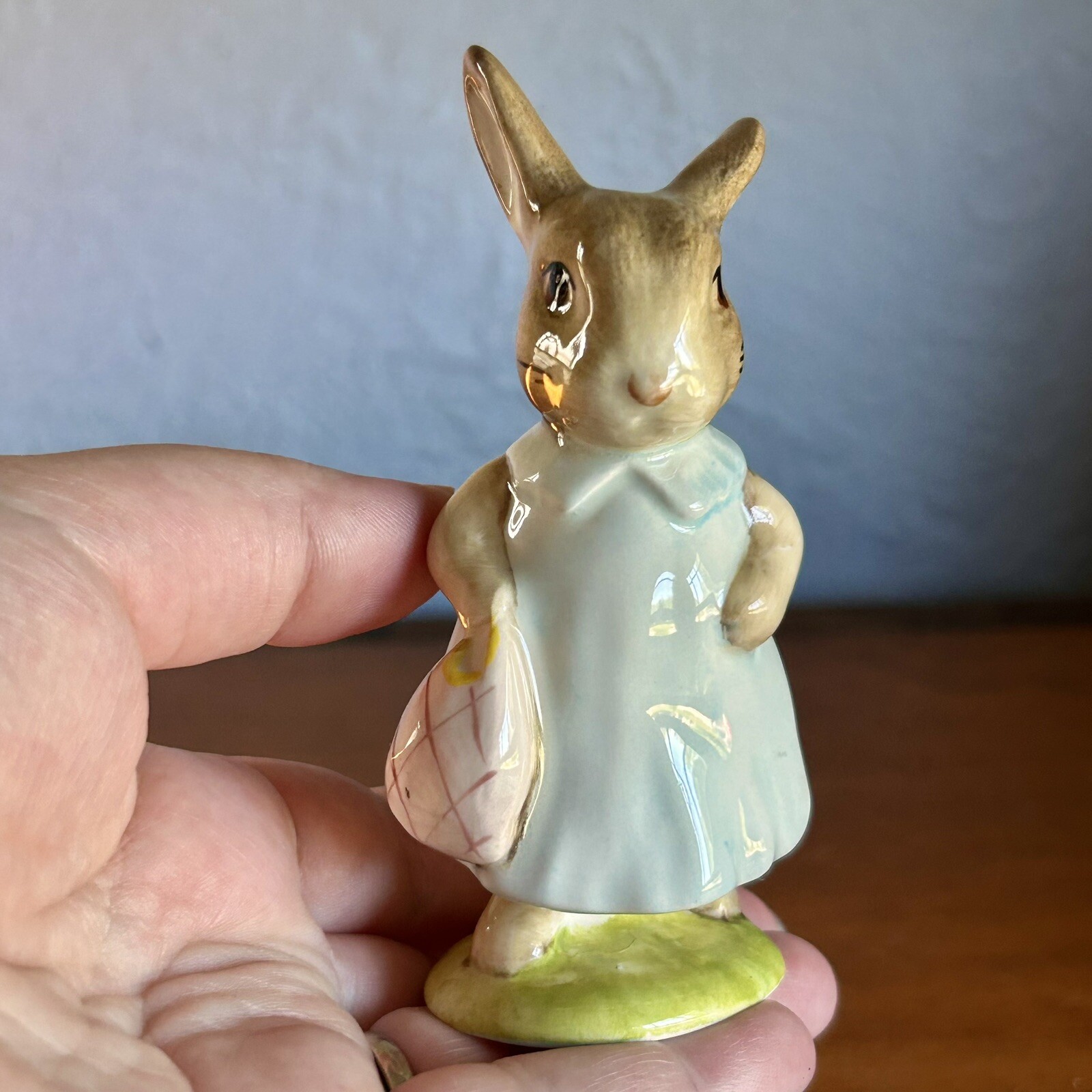 ROYAL ALBERT BEATRIX MRS FLOPSY BUNNY 1989 EYE VARIATION FIGURINE QT