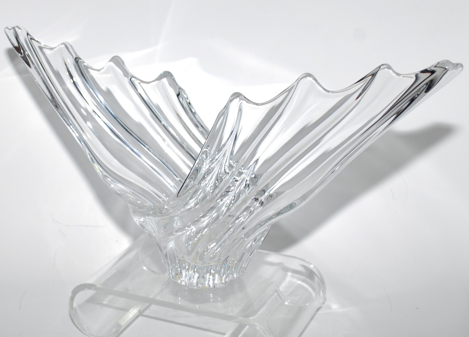 Vtg. Vannes France Le Chatel Crystal Modernist Winged Wave Centerpiece Vase 16″