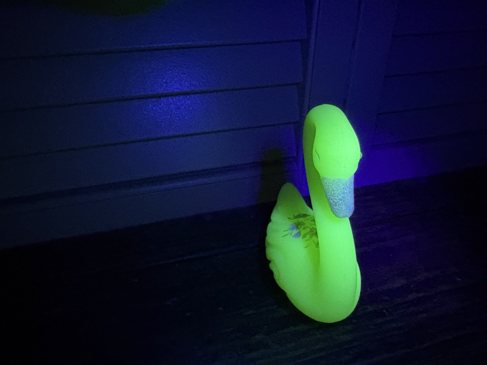 Vintage FENTON Custard Uranium Glass Swan Hand Painted & Signed