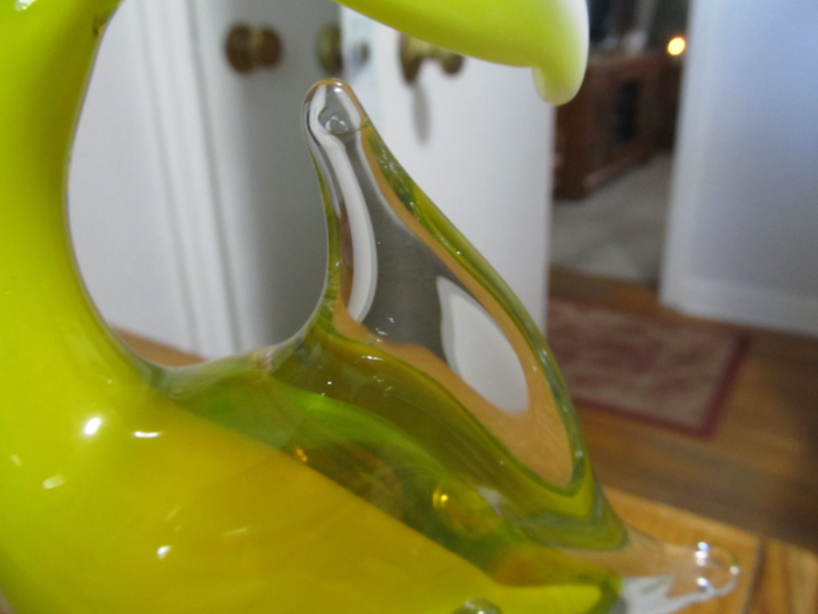 VTG MURANO GLASS HAND BLOWN YELLOW/CLEAR/WHITE FISH W/TEXTURED PEDESTAL BASE F/S