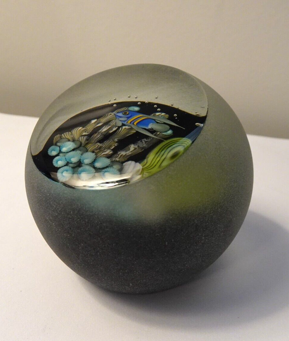 Correia 1985 LT ED #57/200 Ocean Aquarium Coral Fish Faceted Glass Paperweight