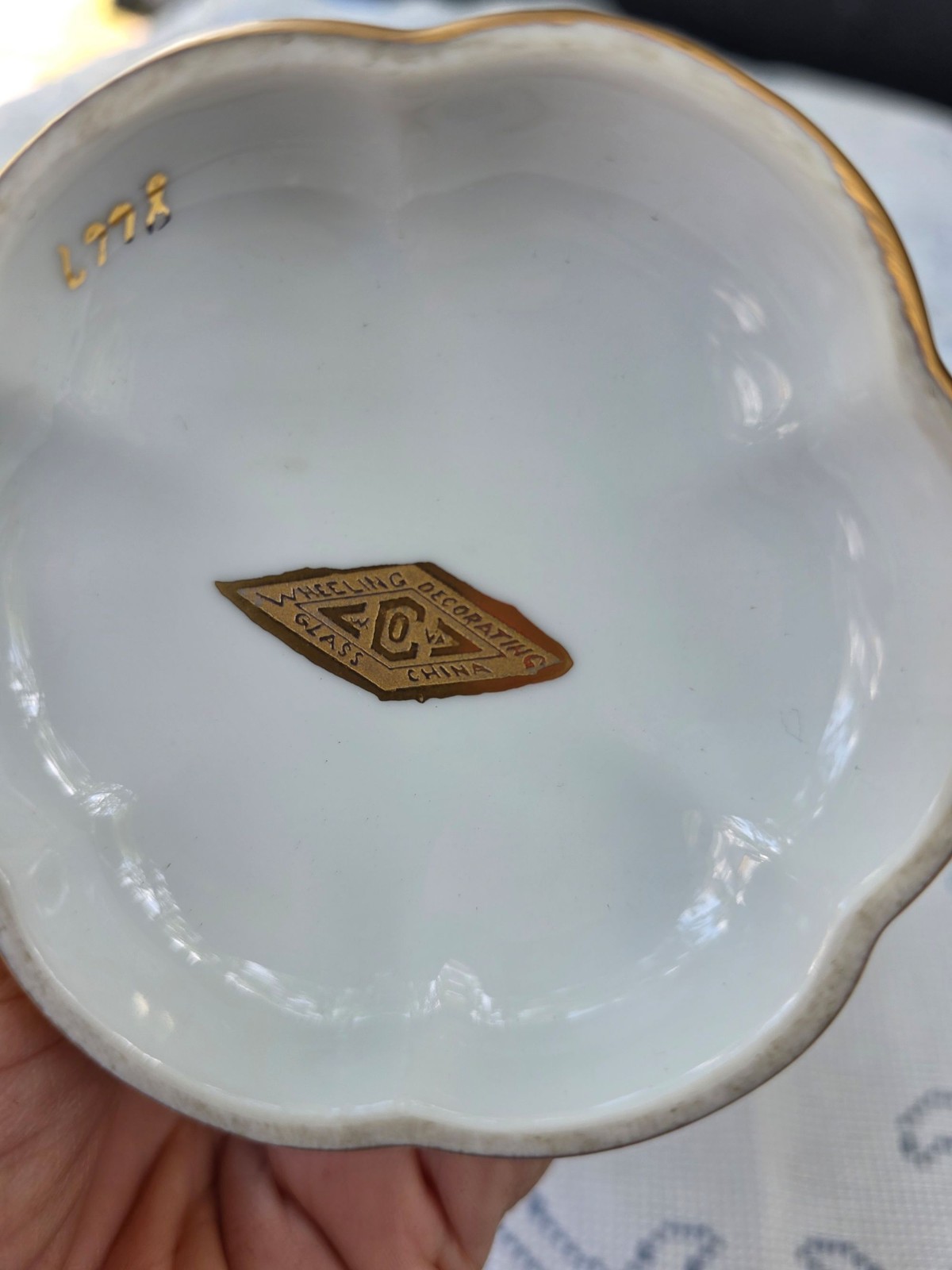 Wheeking Decocating Glass Gold Tone Scalloped Bud Vase Floral Embossed