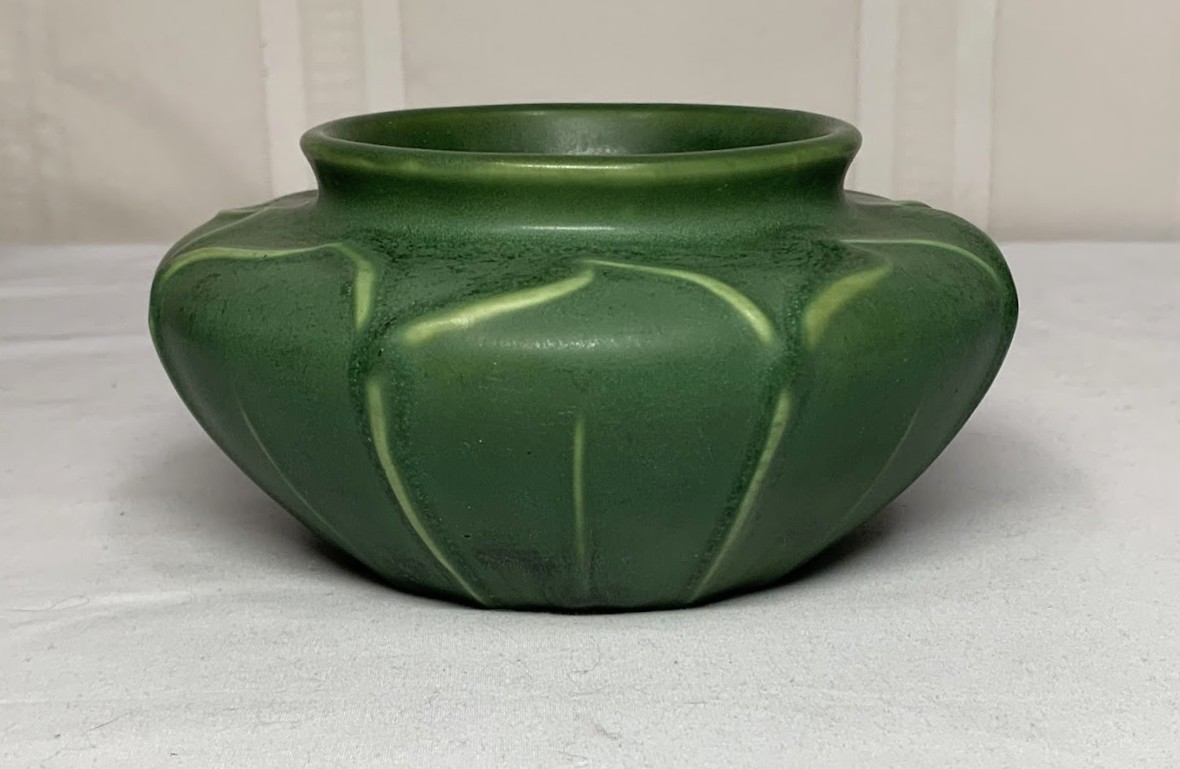HAMPSHIRE POTTERY, CUCUMBER MATTE GREEN OVERLAPPING LEAVES, PLANTER GRUEBY STYLE