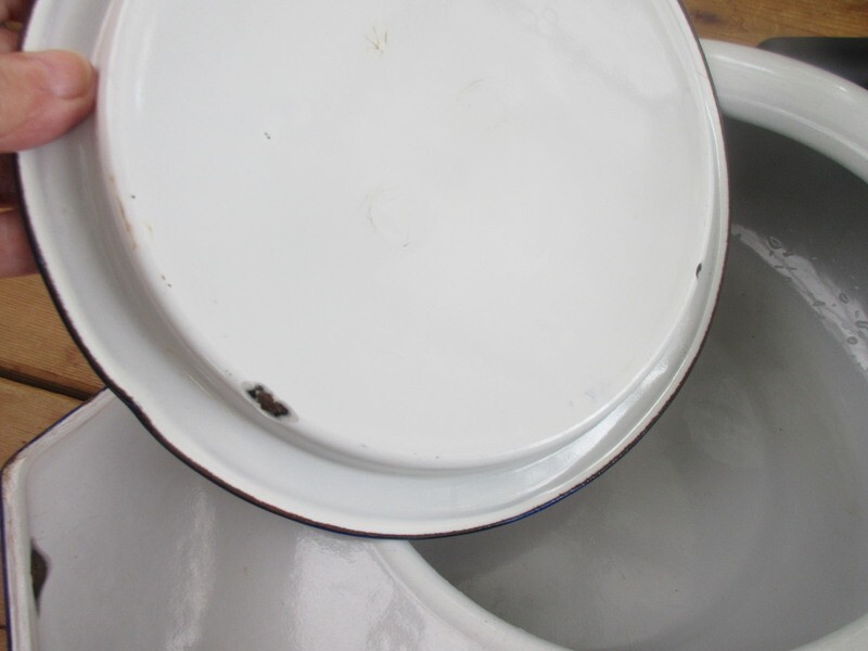 #33W enamel Hospital chamber pot Bed Pan w/lid trim blue white Czecho-Slovakia