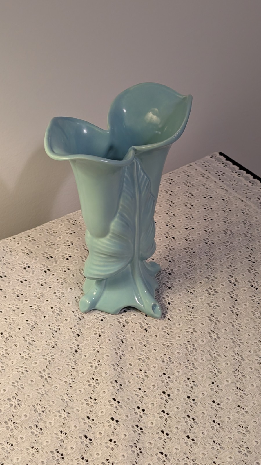VINTAGE CAMARK TURQUISE VASE. PRISTINE CONDITION. APPROX. 8″T x 6″W. 1940’s.