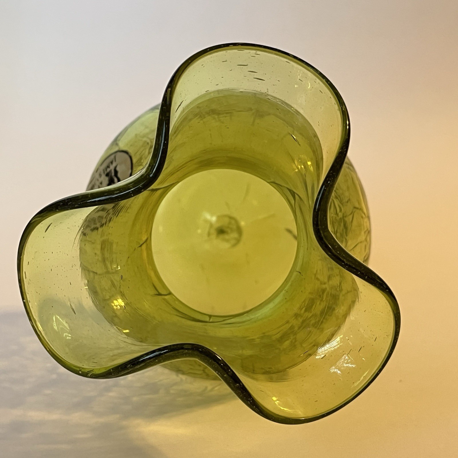 Vintage JAMESTOWN Olive Green Crackle Glass Vase Hand Blown VA with sticker 5″H