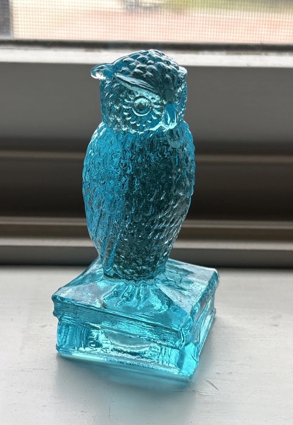 Degenhart Glass Wise Old Owl on Books Blue / GLOWS – D Mark On Bottom 3.5”