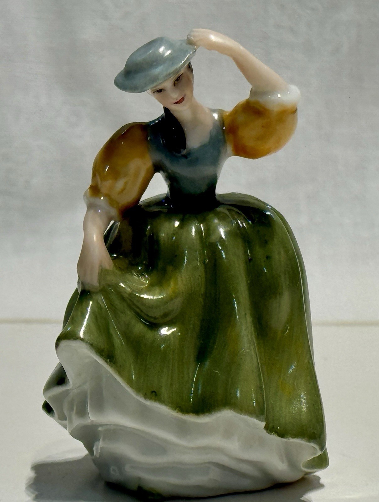 Royal Doulton Miniature Ladies Figurine Buttercup M211 2004 2 3/8″ High