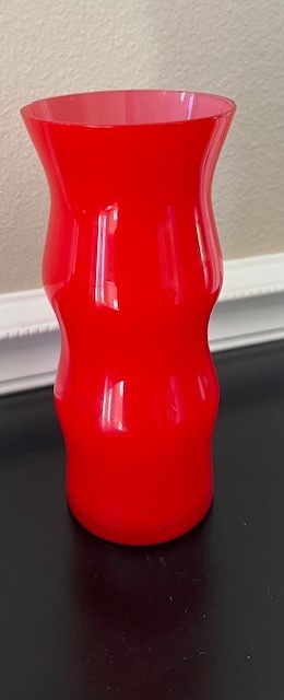 MODERN 1970-80s Vase Red Wavy Glass 7.5″ Vintage Vase Never been used