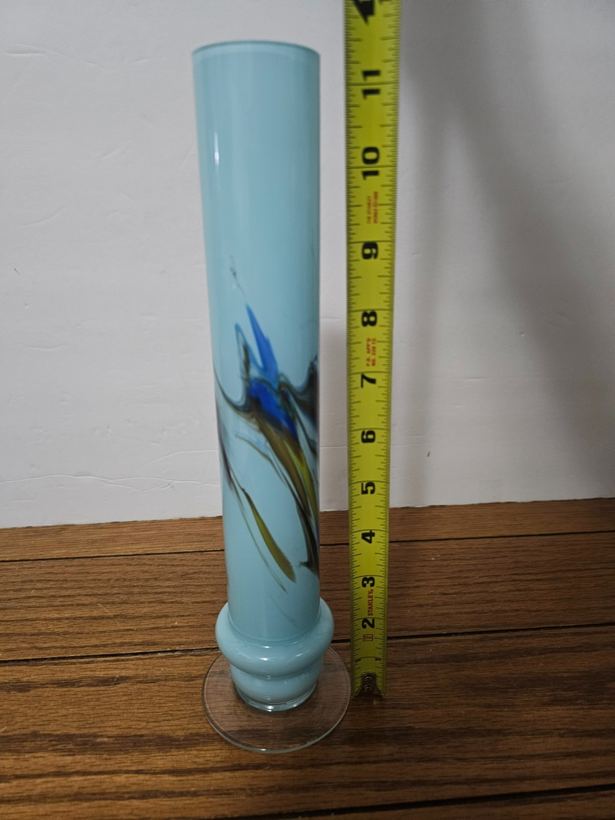 VINTAGE HAND BLOWN GLASS BUD VASE (DALIEN GLASS CO.) 1960