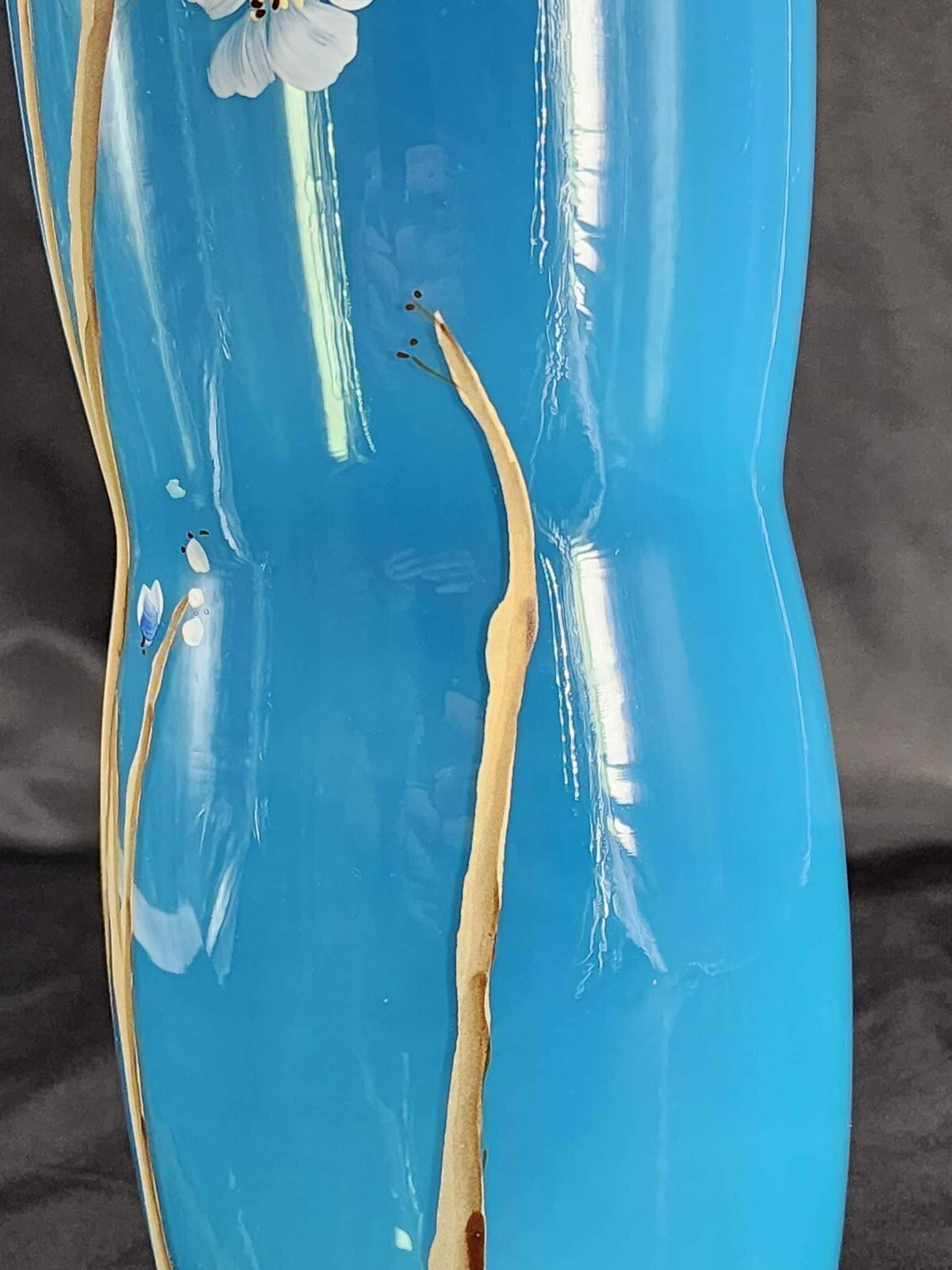 Fenton 2006 Horizon “Cherry Blossoms on Indigo Blue” 4397 3A Vase # 92/950