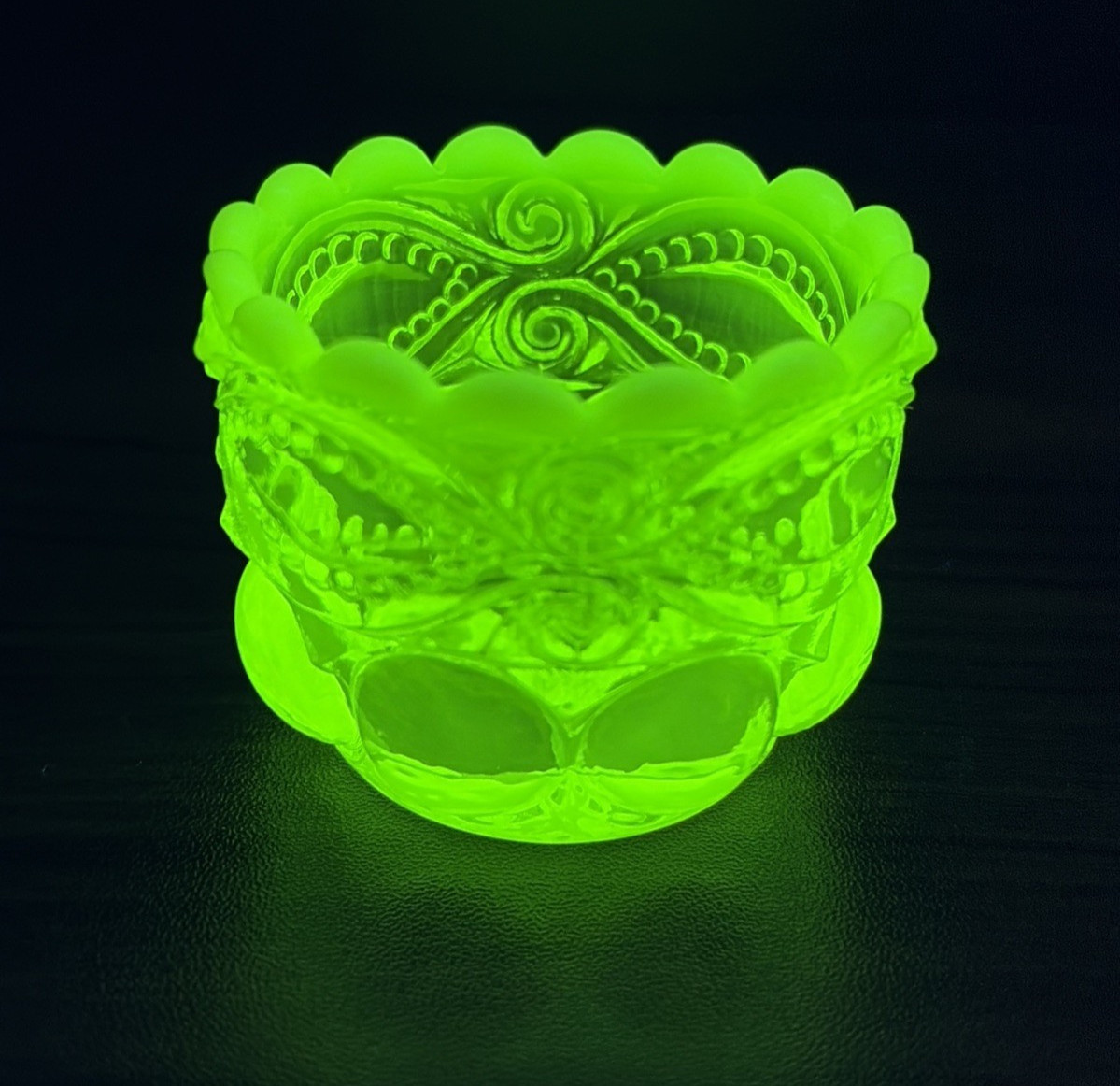 Mosser Eye Winker Vaseline Opalescent Uranium Open Salt Cellar 2″ UV Glow HTF