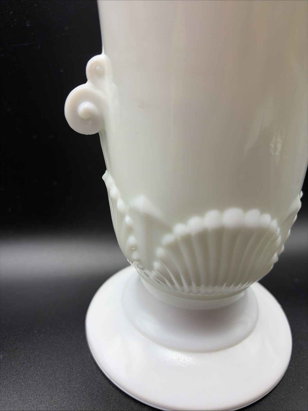 Vtg Anchor Hocking Fire King Vitrock Milk Glass Scalloped Seashell Vase 7.75″ T