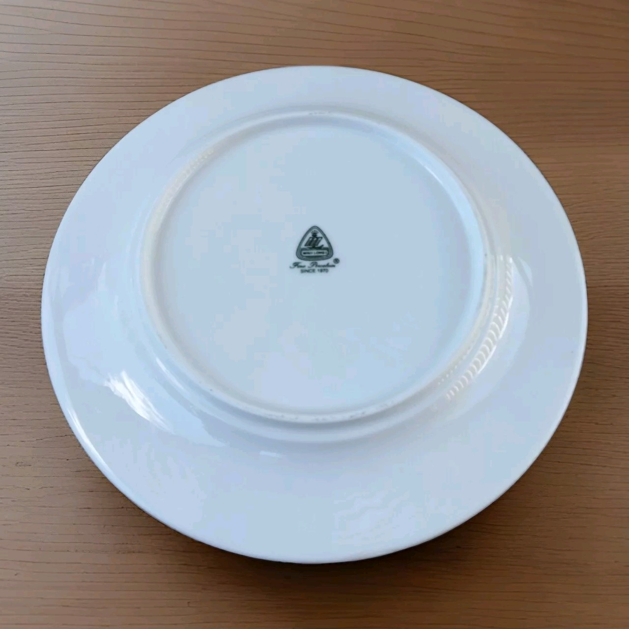 Miinh Long Porcelain Embossed Plate Vietnam White Matte Bisque 25cm As New