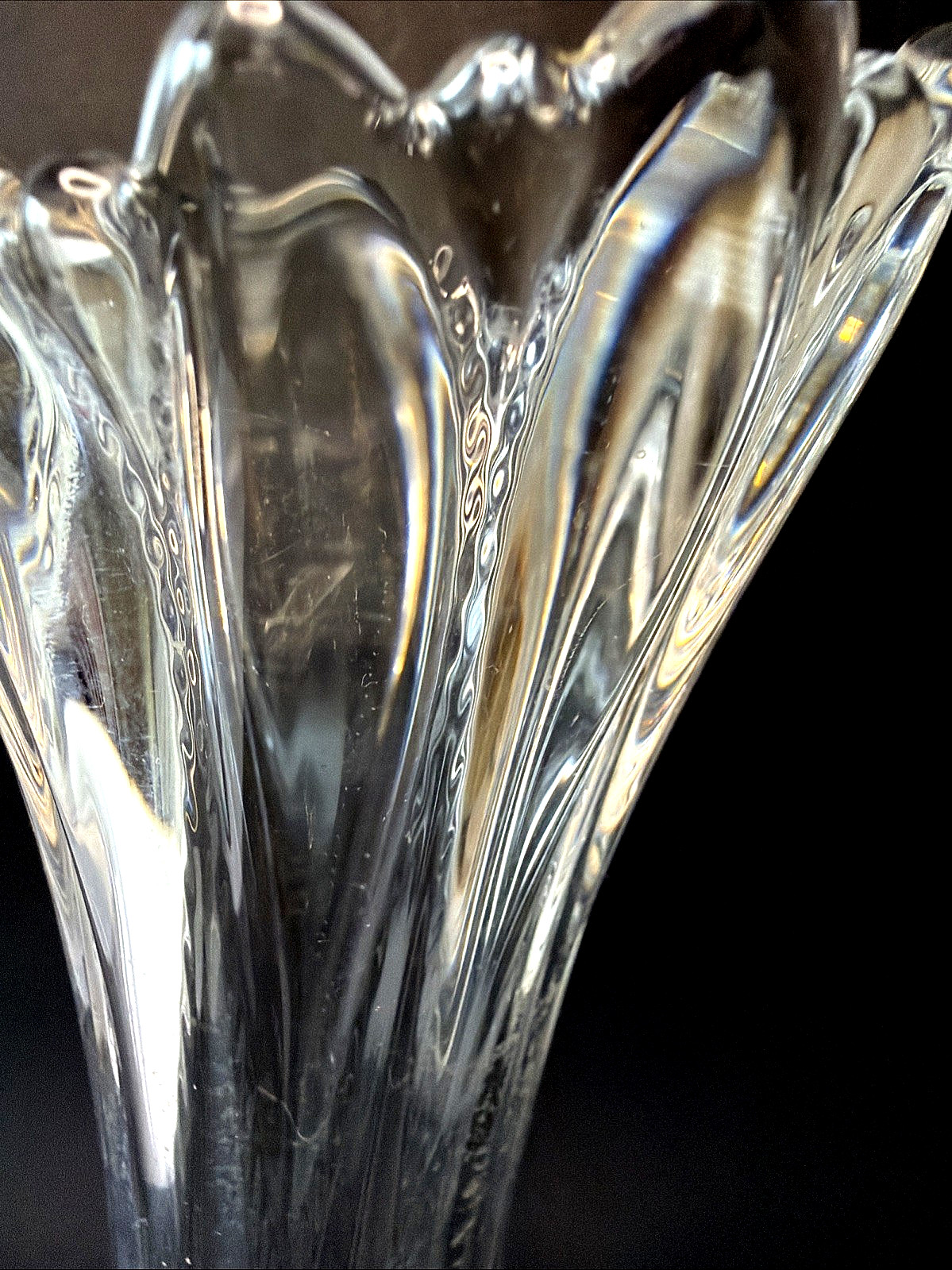 Vintage Clear Swung Glass Vase Ribbed Pineapple Base Scalloped Rim MCM 12″