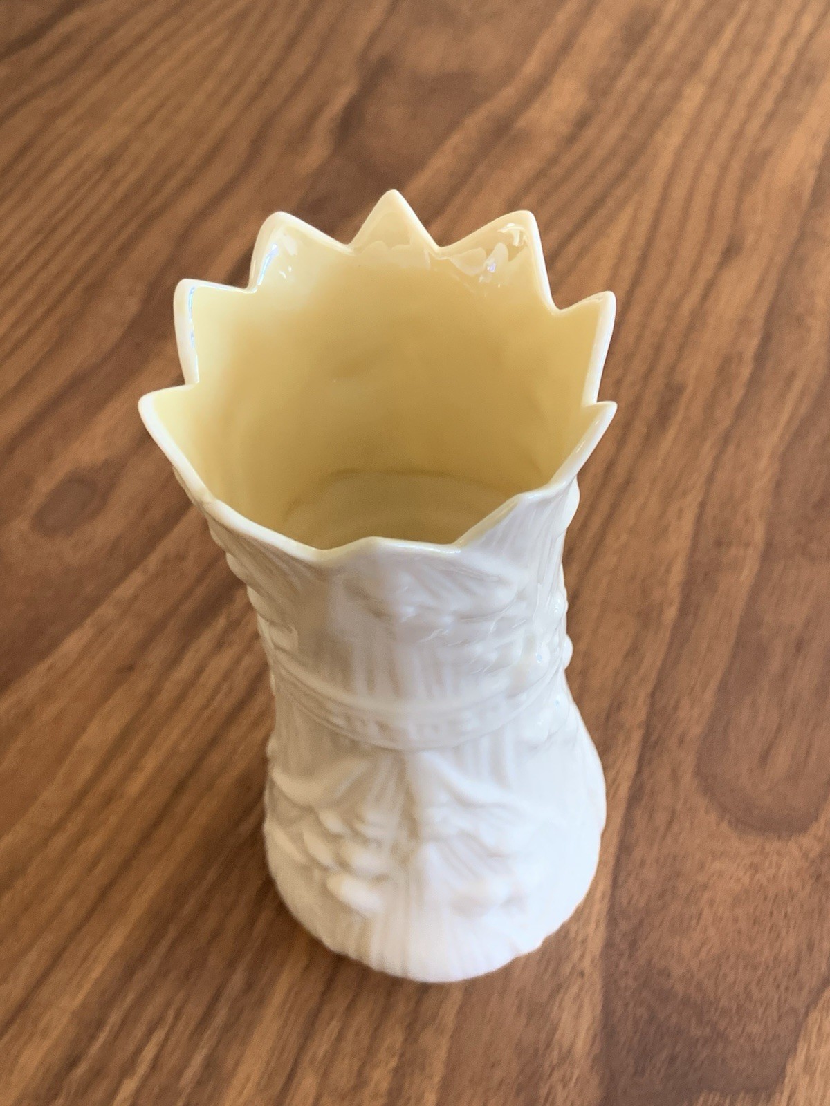 Vintage Belleek Lily of the Valley Flower Vase 6th Mark 1965-1980 Ivory 6.5 inch