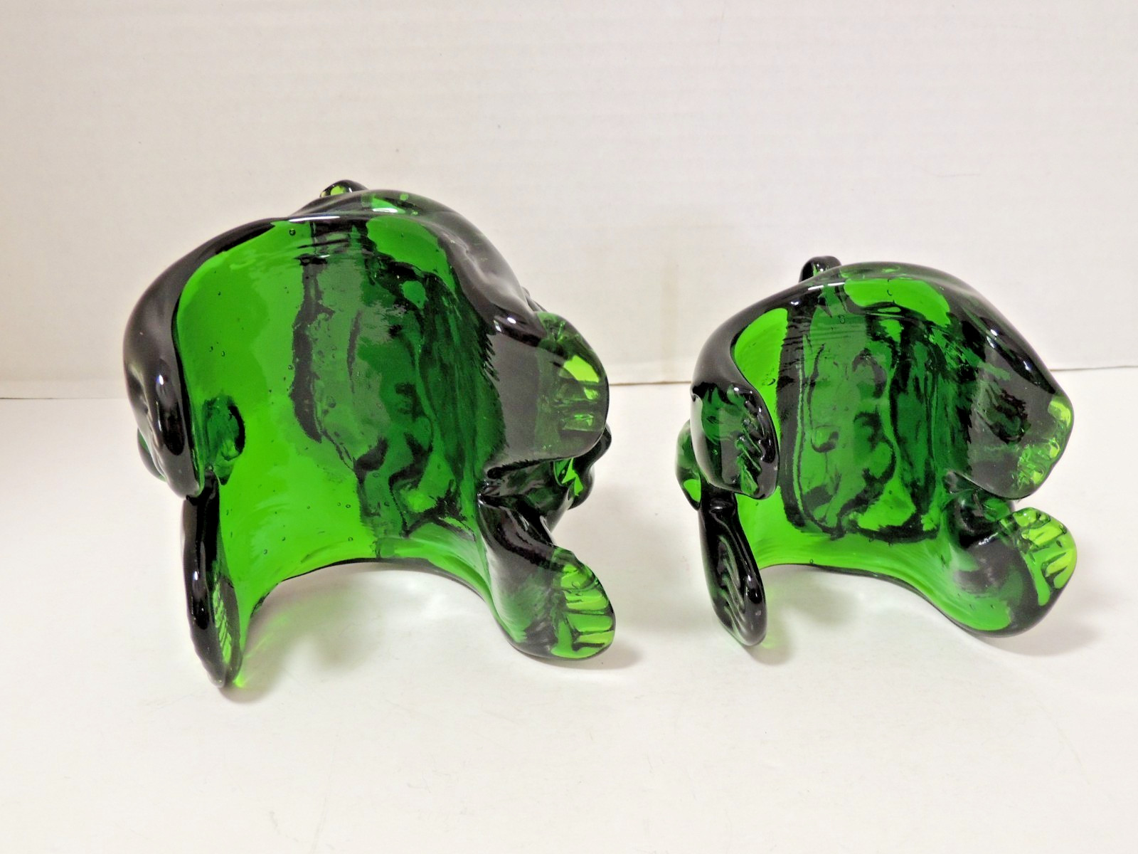 (2) Emerald Green Foo Dogs Okinawa Art Glass Japan Decorative Collectible